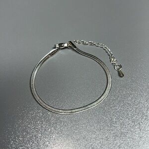 *NWOT* Brand New Beautiful Silver Bracelet